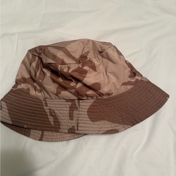 Moncler logo-patch Bucket
Hat. One size - Picture 2 of 5
